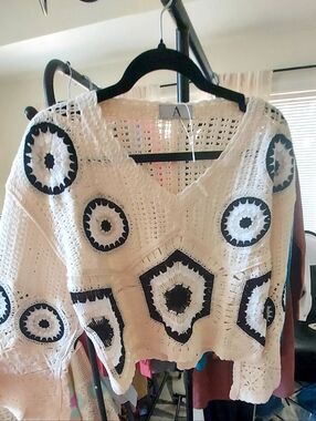 AZ Crochet V-Neck Women’s Sweater with Pastel Medallions